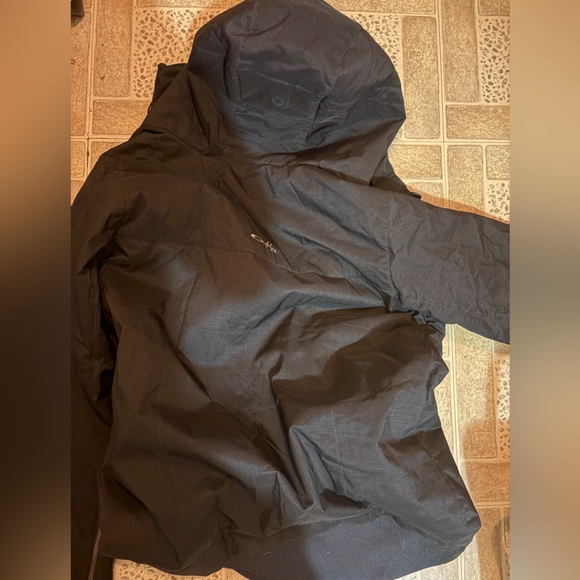 Oakley black snowboarding jacket Black Ski Jacket with Faux Fur Hood - Picture 9 of 9